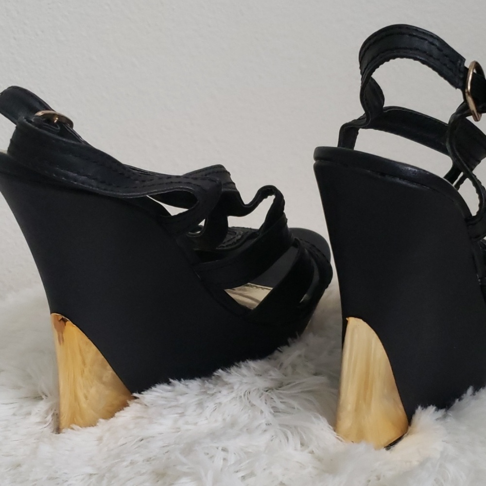 Shoes - Picture 3 of 4